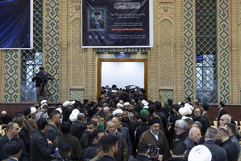 الحوزة العلمية تقيم مجلس فاتحة الشهيد السيد علي الخامنئي (رضوان الله عليه)