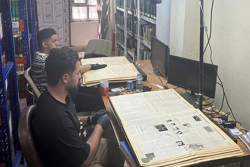 قسم الشؤون الفكرية يكمل أرشفة الوجبة الأولى من الصحف النادرة في المكتبة المركزية بالموصل