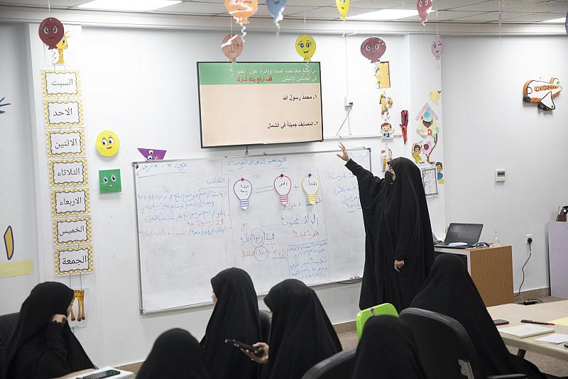 استعدادًا للعام الدراسي الجديد.. قسم التربية والتعليم يواصل برنامجه التطويري لمعلمي مجموعة العميد