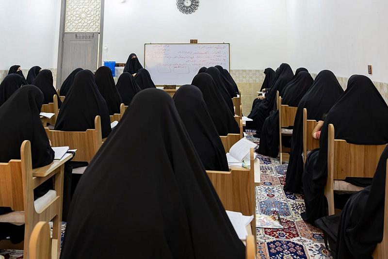 شعبة الخطابة النسوية تباشر تقديم الدروس الأكاديمية في فرع معهد الخطابة الحسينية بالهندية