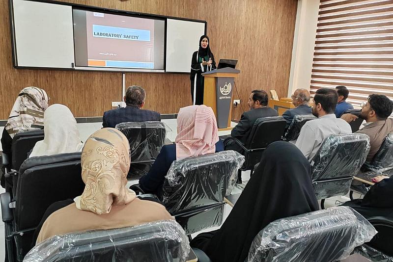 جامعة الكفيل تنظّم محاضرةً توعوية عن حماية العاملين في المختبر