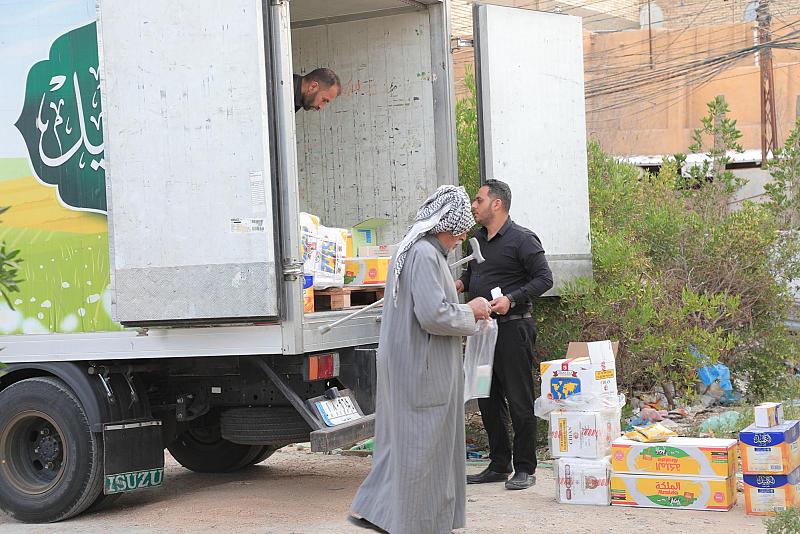 قسم الشؤون الدينية يقدم المئات من السلات الغذائية للعوائل المتعففة في كربلاء