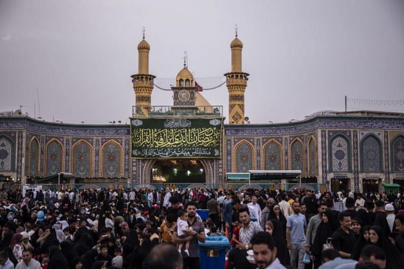 عند المرقدَيْن الطاهرَيْن.. حضورٌ إيمانيّ وأجواءٌ روحيّة وعباديّة في آخر ليلة جمعةٍ من شهر رمضان المبارك