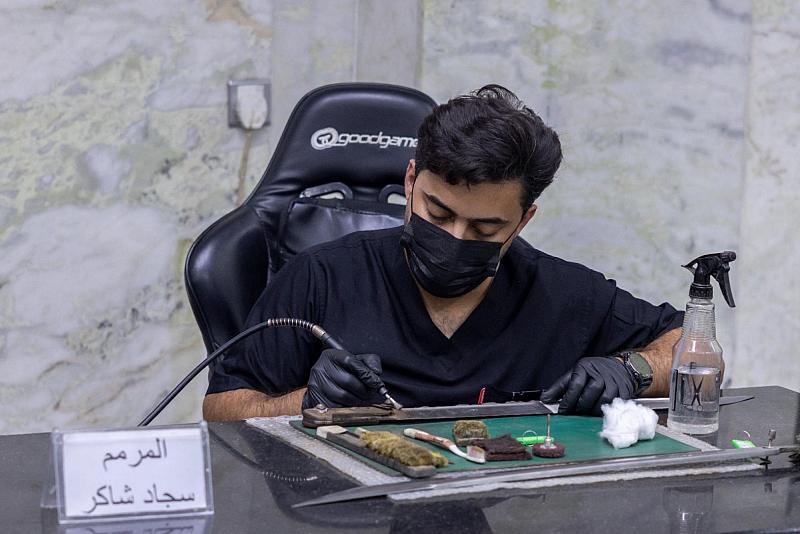 متحف الكفيل يعتمد إجراءات علمية حديثة في صيانة مقتنياته