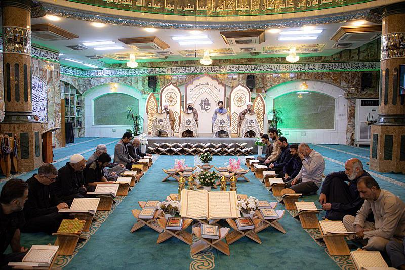 طلبة العلوم الدينية يشاركون في الختمة الرمضانية المركزية في بغداد