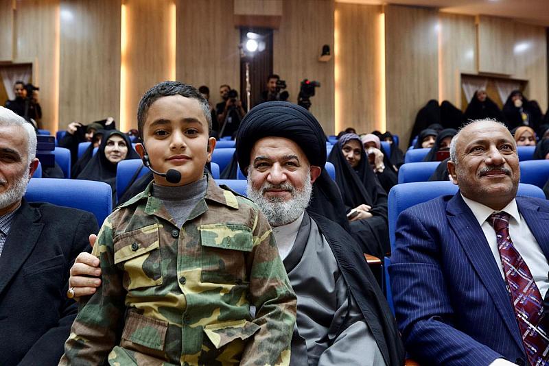 كرار.. فخور بأنّي ابن أحد الشهداء والسيد الصافي يكرمه