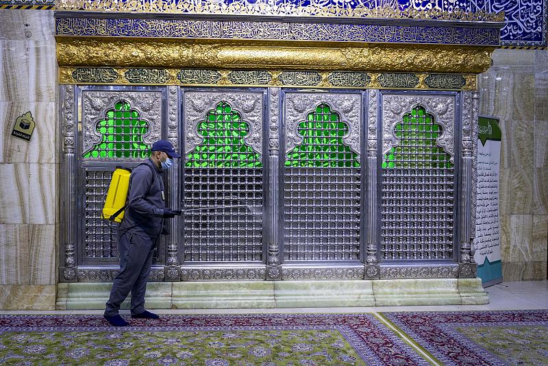 قسم الشؤون الخدمية ينفِّذ حملة تعفير في مقام الإمام المهدي (عجل الله فرجه)
