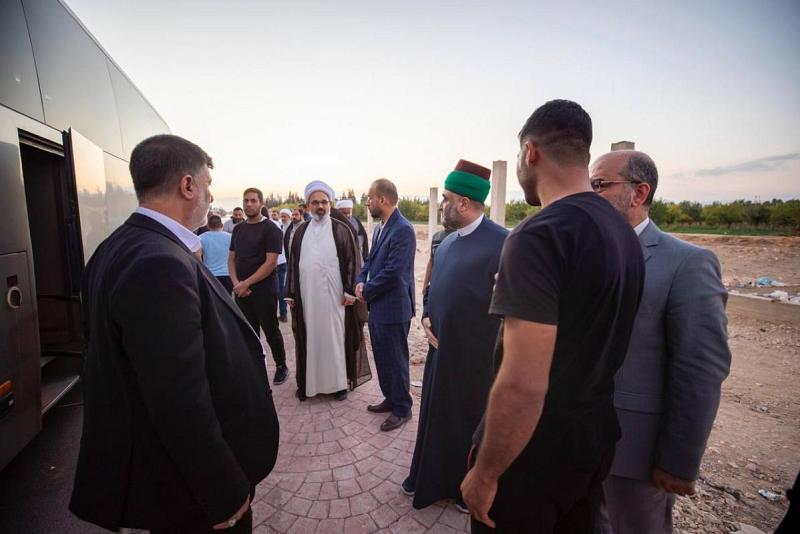 تمهيداً لمشاركتهم بحفل افتتاح الشبّاك الجديد ...وصول قوافل الموالين الى مرقد العقيلة في سوريا