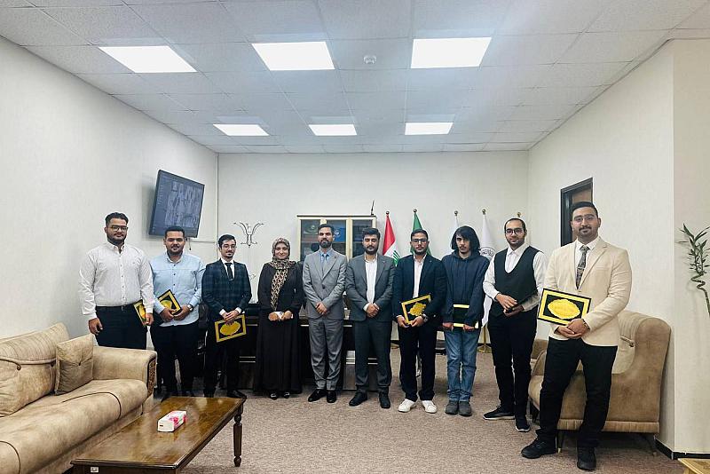جامعة الكفيل تكرم عددًا من طلبتها المتميزين الأوائل