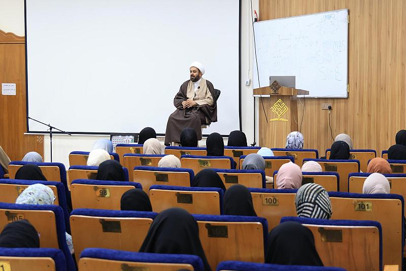 قسم الشؤون الدينية يعقد جلسة حوارية مع طلبة جامعة العميد
