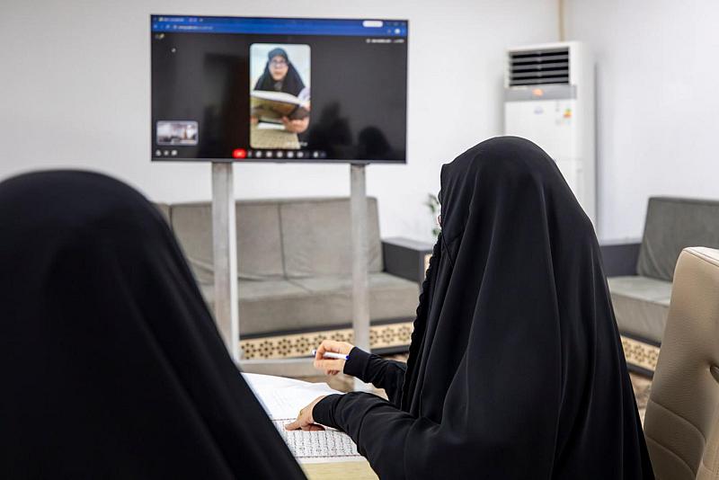 مدارس الكفيل الدينية النسوية تجري اختبارات إلكترونية لاختيار ملاكات تدريسية جديدة