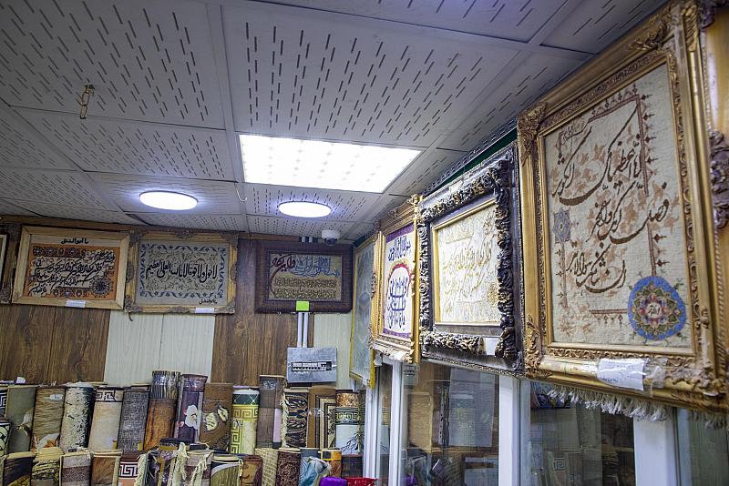 تتضمّن مفروشات ولوحات جدارية.. قسم المخازن يعرض مجموعة مبيعات متنوّعة للزائرين