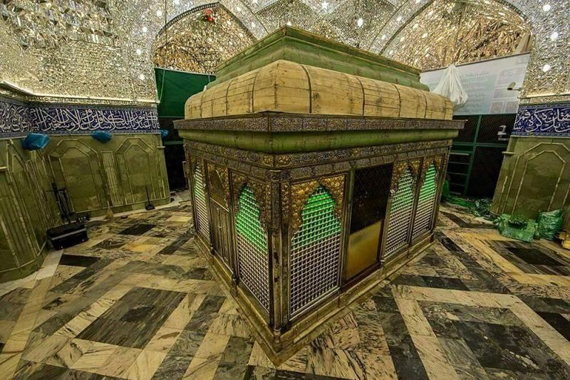 بالصور: الانتهاء من تفكيك الأجزاء العليا للشبّاك القديم من ضريح أبي الفضل العبّاس(عليه السلام)..