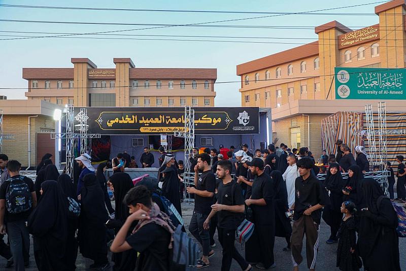 جامعة العميد تواصل تقديم خدماتها لزائري الأربعين عبر موكبها الخدمي في محور بابل - كربلاء