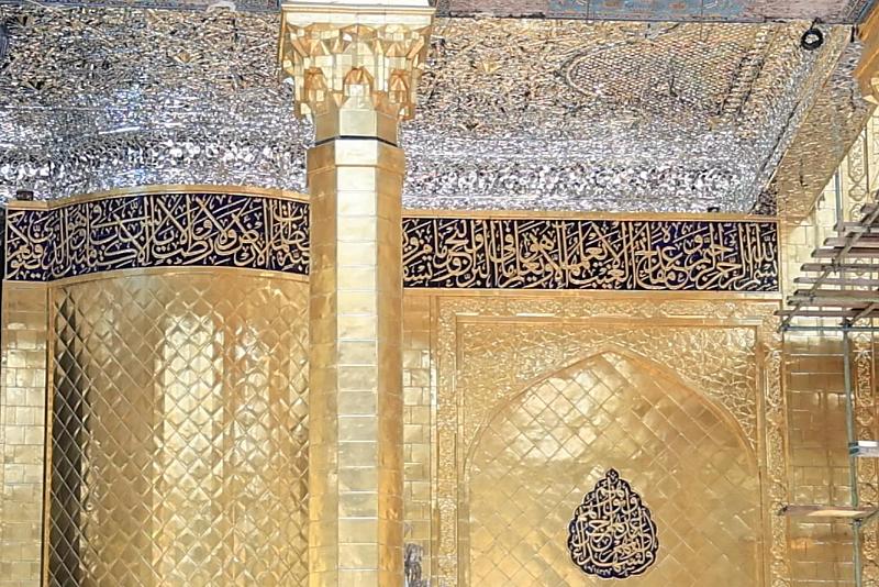 أعمال تبديل مرايا طارمة مرقد أبي الفضل العباس (عليه السلام) تصل مراحلها الأخيرة
