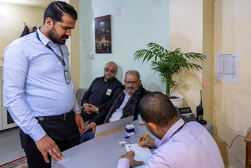 ملاكات قسم الشعائر تشارك في حملة التبرع لإغاثة الشعبين الإيراني واللبناني
