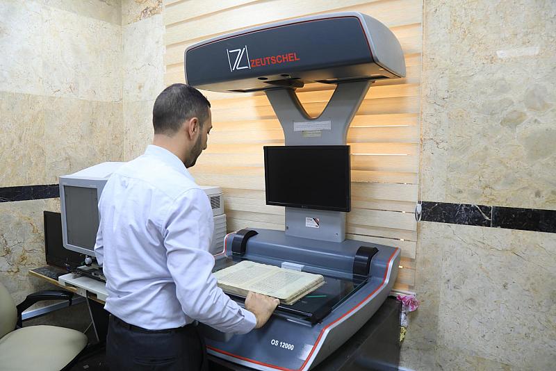 تُعدّ كنزاً معلوماتياً.. تعرّف على آلية فهرسة المخطوطات في مكتبة العتبة العباسية