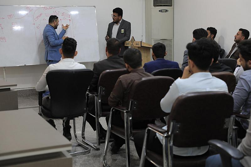 قسمُ العلاقات يستعرض خطّةَ مسير الكراديس في حفل تخرّج طلبة الجامعات