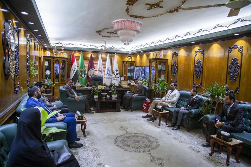 وفدٌ من الجامعةِ الإسلاميةِ يُشيدُ بالبيئةِ التعلميةِ لمُؤَسَّسَاتِ العتبةِ العباسيةِ المقدسةِ 