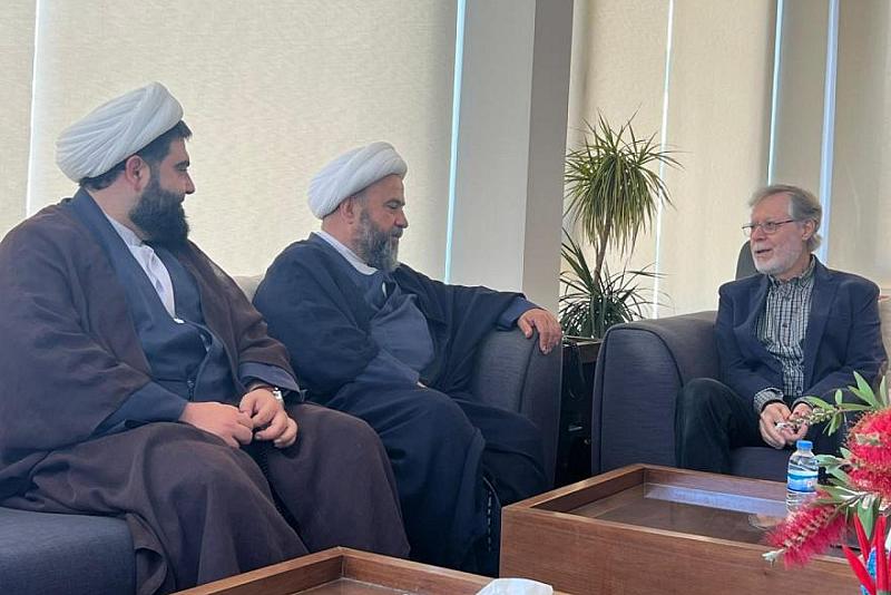 العتبة العباسية المقدسة تواصل دعم النازحين في لبنان عَبرَ المساعدات المالية والجولات الميدانية