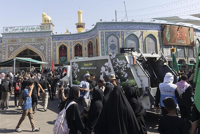 في أيام زيارة الأربعين.. قسم الشؤون الخدمية يستنفر جهوده لتنظيف محيط العتبة العباسية المقدسة