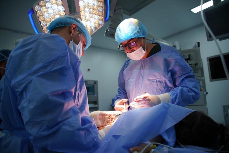 نجاحُ عمليّةٍ لطفلٍ عمره يوم واحد يُعاني من مرضٍ نادر