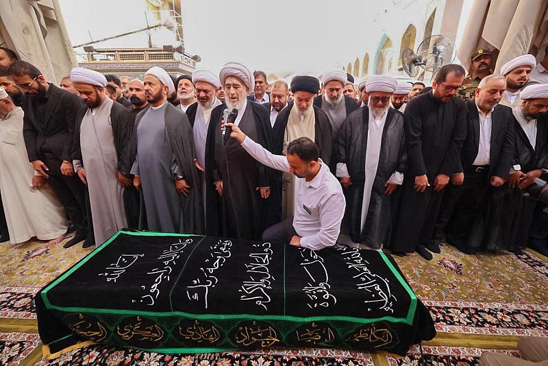 بمشاركة سماحة السيد أحمد الصافي وجمع من العلماء.. تشييع جثمان خادم العتبة العباسية المقدسة الحاج رزاق الجبوري في النجف الأشرف