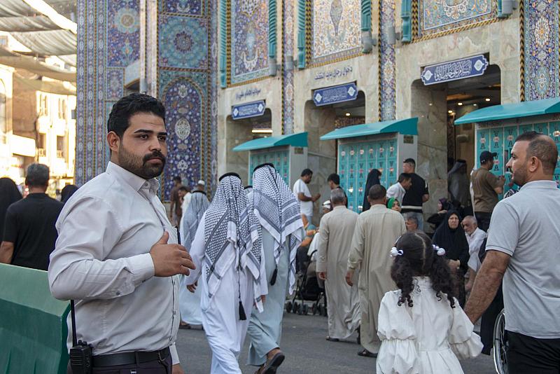 قسم حفظ النظام ينظم انسيابية حركة الزائرين والعجلات في ليلة الجمعة