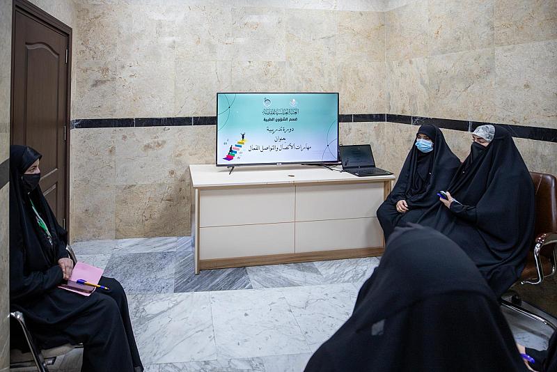 قسم الشؤون الطبية يقيم دورة عن مهارات الاتصال والتواصل الفعال لملاكاته النسوية