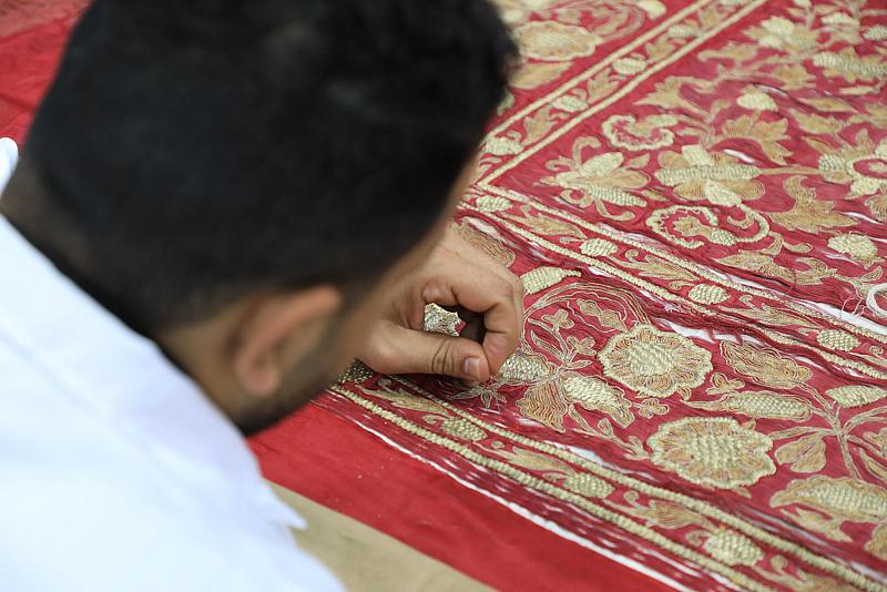 500 منسوجةٍ نادرة يملكُها متحفُ الكفيل.. تعرّف على آلية صيانتها وحفظها