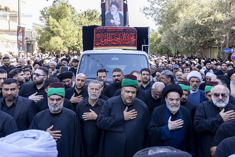 وفد العتبة العباسية المقدسة يشارك في مراسم تشييع آية الله الشبيري الزنجاني (رضوان الله عليه) في مدينة قم
