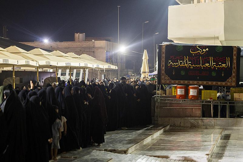 العتبة العباسية المقدسة تقدم خدماتها لزائري مرقد الإمامين العسكريين (عليهما السلام)