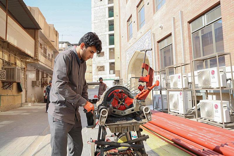 قسم الصيانة يجري أعمال الإدامة والتطوير لمنظومة الإطفاء في مجمع الإمام الصادق (عليه السلام)