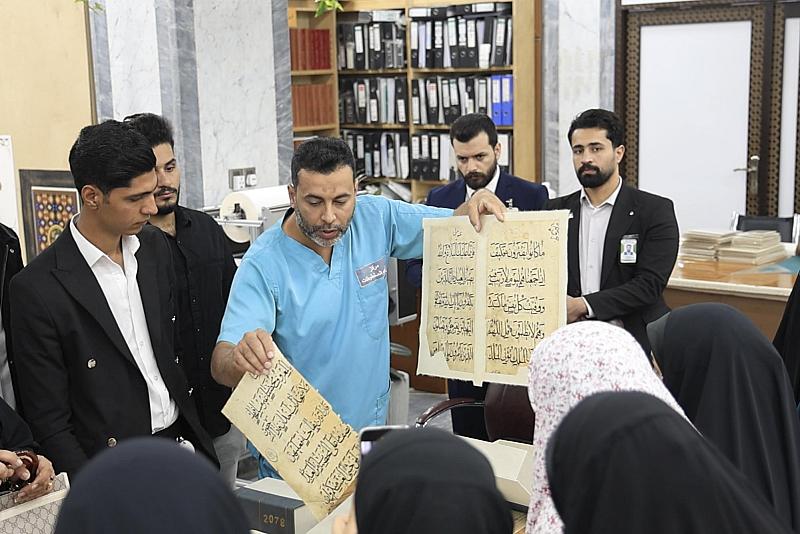 وفد من جامعة بابل يطّلع على آلية حفظ المخطوطات وصيانتها في العتبة العبّاسيّة