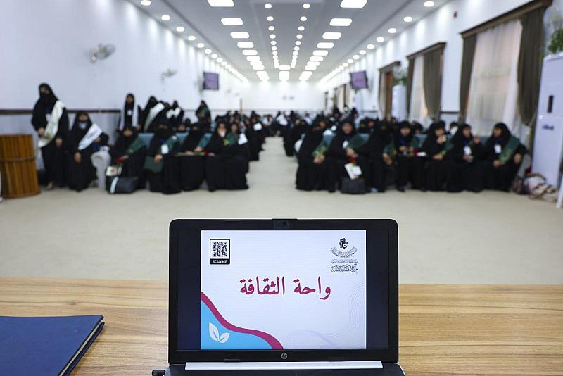 مركز الثقافة الأسرية يُنظّم برنامجًا ثقافيًّا لطالبات المدارس الدينية