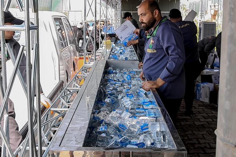 مجمع العلقمي يباشر بتقديم خدماته المتنوّعة لزائري الأربعين