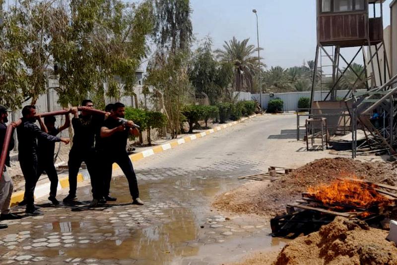  استعداداً للزيارات المليونيّة: اختتامُ دورة الدّفاع المدنيّ لعددٍ من ملاكات العتبة العبّاسية المقدّسة
