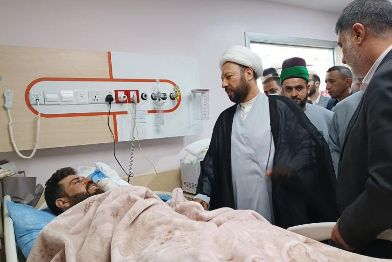 وفدُ العتبة العباسية يزور جرحى لواء علي الأكبر (عليه السلام)