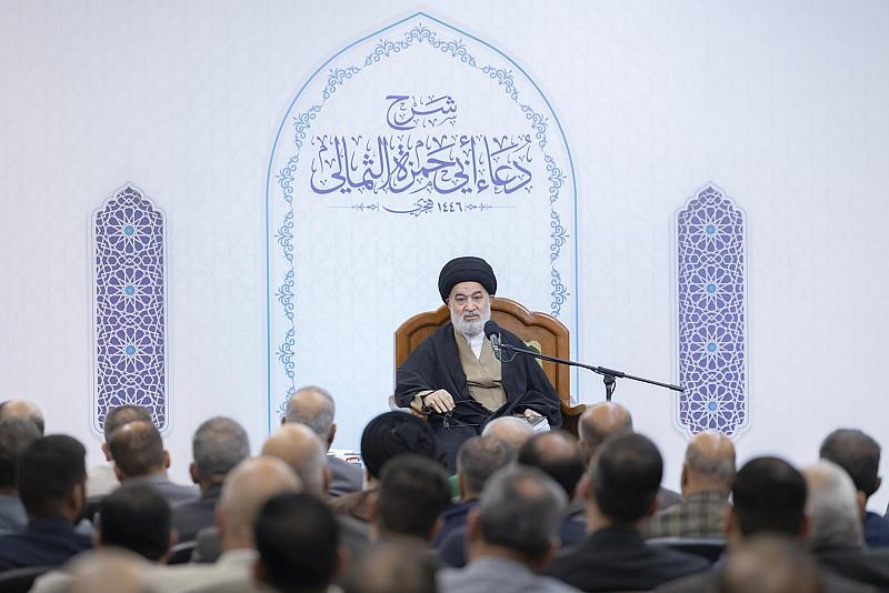 أستاذ الحوزة العلمية العلامة السيد أحمد الصافي يلقي المحاضرة العلمية الأولى لشرح دعاء أبي حمزة الثمالي في شهر رمضان المبارك 1446هـ