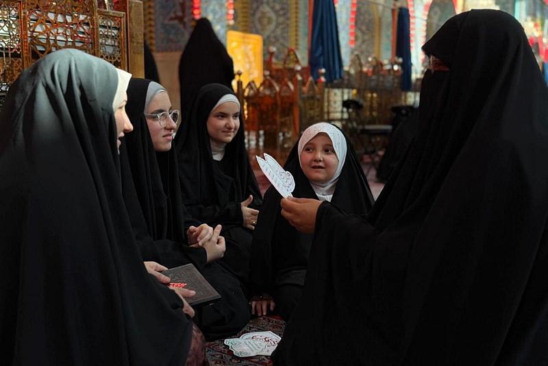 بذكرى شهادة الإمام الصادق (عليه السلام).. شعبة التوجيه الديني النسوي تنظّم مسابقة ثقافية للزائرات