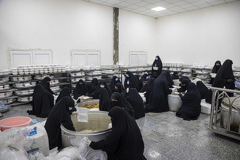 بمشاركة أكثر من ألف متطوعة.. مجمع أبي الفضل العباس (عليه السلام) يقدم خدماته لزائرات الأربعين