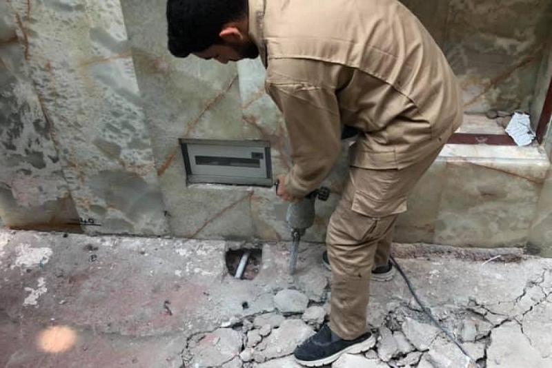 تمهيداً لإكسائه بالمرمر: ملاكاتُ قسم الصيانة الهندسيّة تشرع بأعمال تهيئة أرضيّة صحن أبي الفضل العبّاس (عليه السلام)