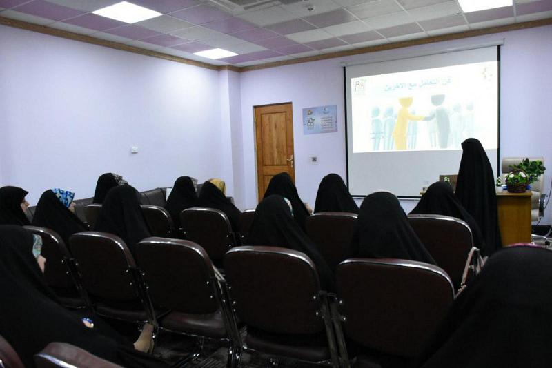 مركزُ الثقافة الأسريّة يقيمُ برنامج (تنمية المهارات) لموظّفات أقسام وشعب مديريّة تربية كربلاء المقدّسة