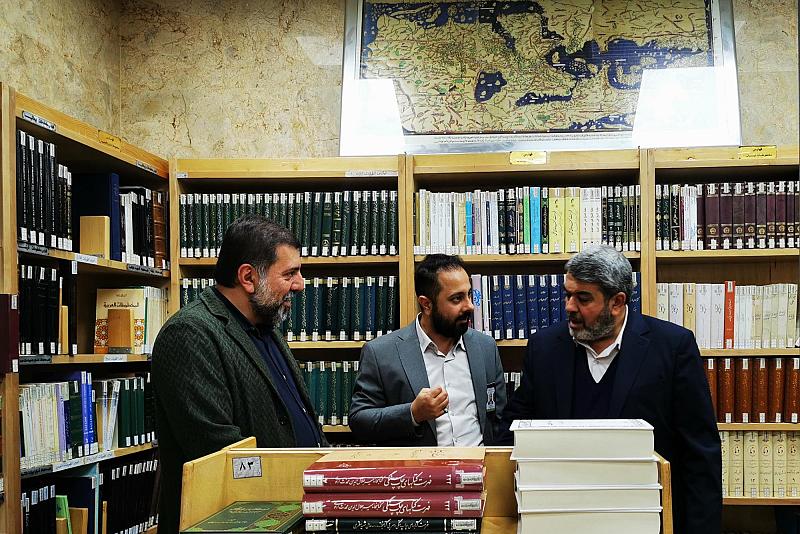 وفد جمعية المخطوطات الإيرانية يطّلع على أعمال أرشفة الوثائق في قسم الشؤون الفكرية