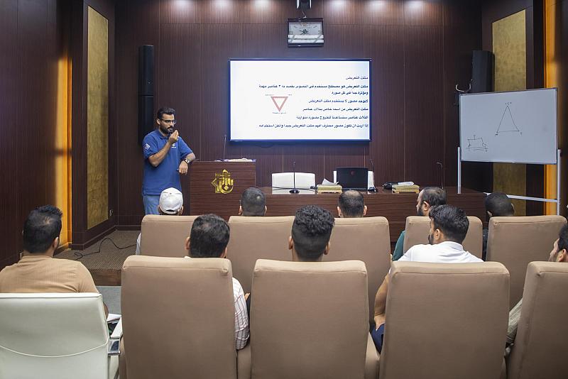 قسم الإعلام ينظم دورة عن التصوير الفوتوغرافي لوفد شبابي من واسط