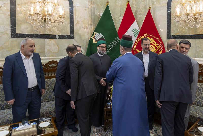 الأمين العام للعتبة العباسية المقدسة يستقبل المهنِّئين بمناسبة عيد الأضحى المبارك
