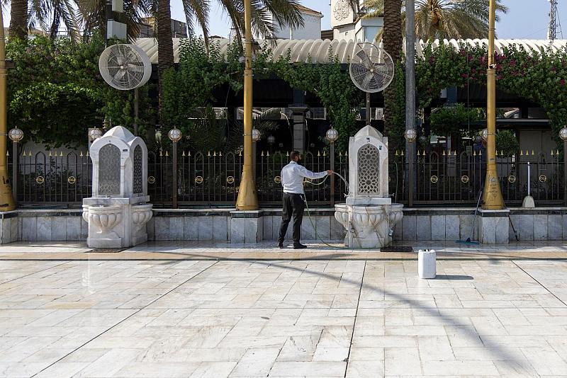 ملاكات العتبة العباسية المقدسة تنفذ حملة لتنظيف مناهل مياه الشرب
