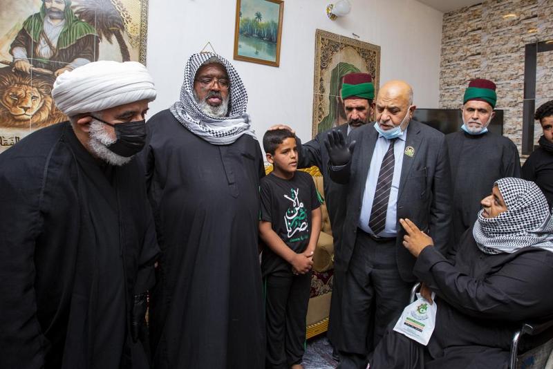 وفدُ العتبتَيْن المقدّستَيْن يزور جرحى فاجعة مستشفى ابن الخطيب ويتعهّد بتقديم المساعدة