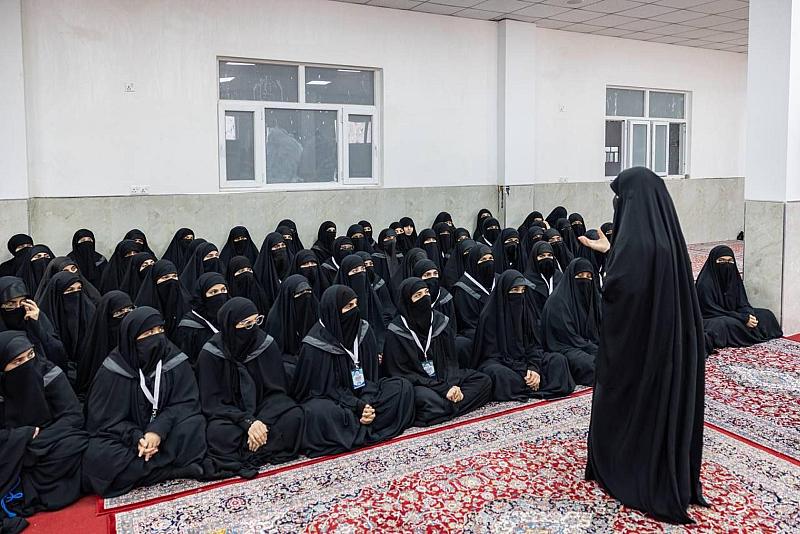 شعبة مدارس الكفيل النسوية تقيم دورةً للوقاية من الحرائق لـ60 متطوّعة ومنتسبة