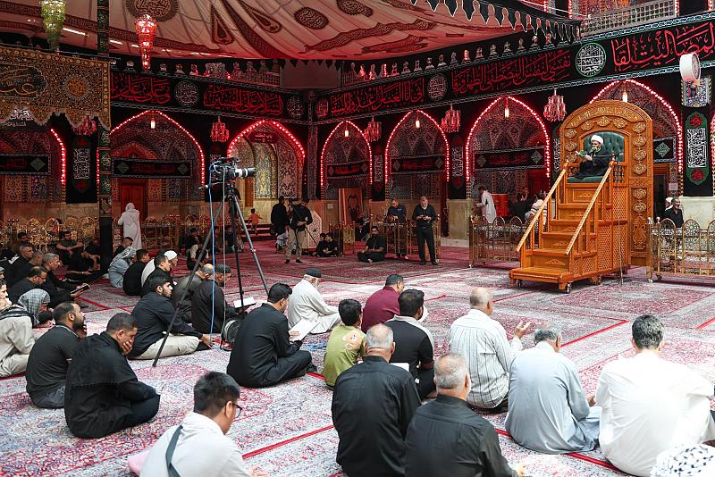 بمشاركة جمع من المؤمنين.. قراءة دعاء الندبة في صحن مرقد أبي الفضل العباس (عليه السلام)